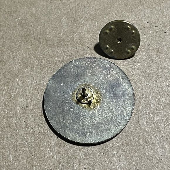 Vintage 1980's Pin “I Know Women Upside Down And Backwards” Funny Racy Sexual - Picture 4 of 5